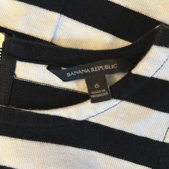 BANANA REPUBLIC Black and White Stripe Sleeveless Top - Picture 5 of 8
